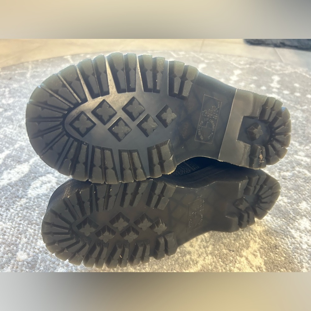 Women’s Dr Martens!!!! - Picture 2 of 4